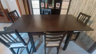 Estantería con cajones y cestas mas mesa y sillas