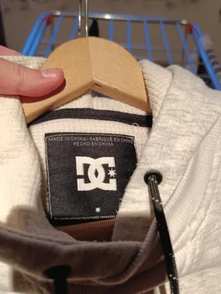 Sudadera DC Beige y Negra