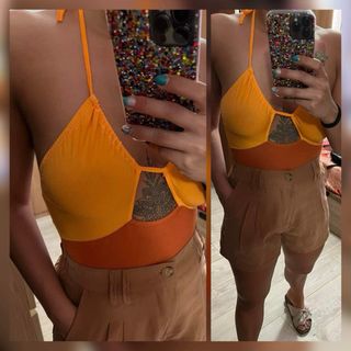 Bodie naranja básico con aberturas.