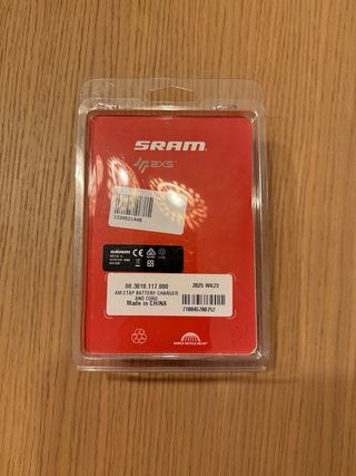 Cargador y 2 baterías Sram AXS/eTap