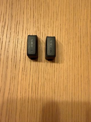 Cargador y 2 baterías Sram AXS/eTap