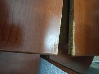 Recibidor de madera con puerta de cristal