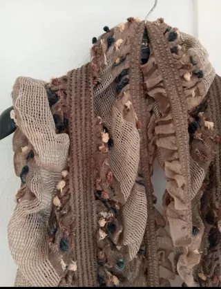 Pañuelo bufanda beige y marrón con flecos