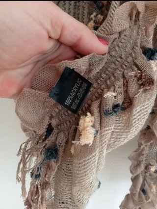 Pañuelo bufanda beige y marrón con flecos