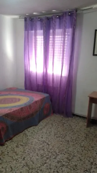 Se alquila habitación amplia,tranquila en Móstoles