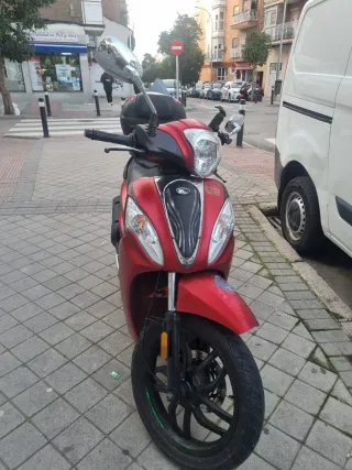 Moto Kymco Miller 125cc Scooter Roja