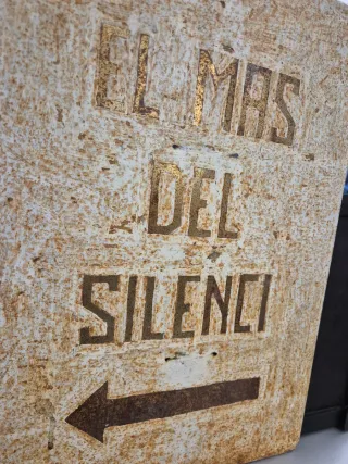 Cartel hierro casa descanso Mas Del Silenci