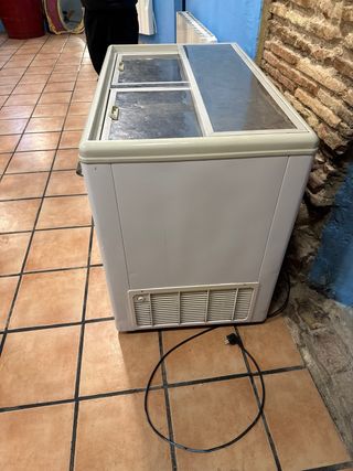 Nevera expositora refrigerada