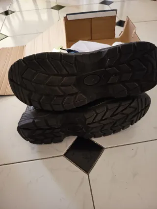 Zapatos seguridad puntera hierro T44