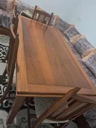 Mesa de comedor grande de madera