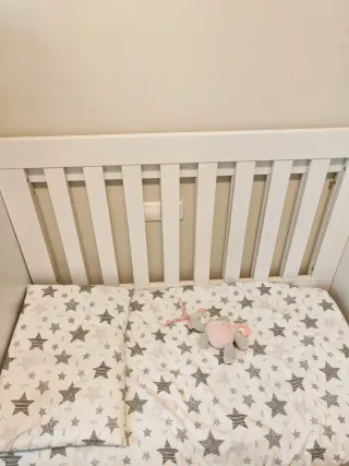 Cuna blanca para bebé