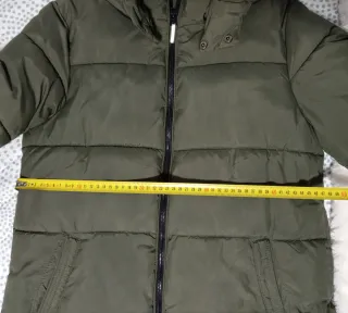 Chaquetón acolchado verde con polar