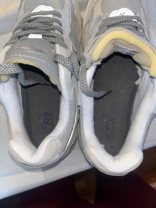 New Balance 2002r Gris y Blanco