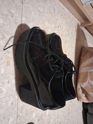 Zapatos charol negros plataforma