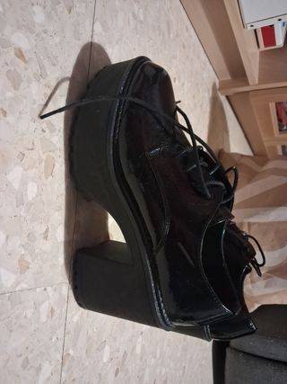 Zapatos charol negros plataforma