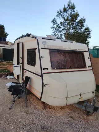 Caravana Roller Aloha 330D - 750kg Con documentaci