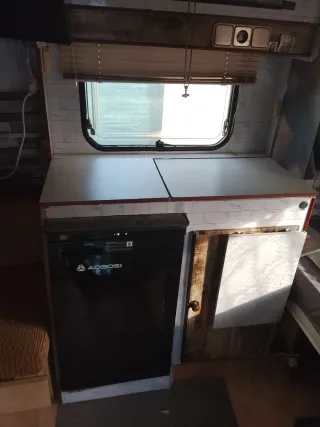 Caravana Roller Aloha 330D - 750kg Con documentaci