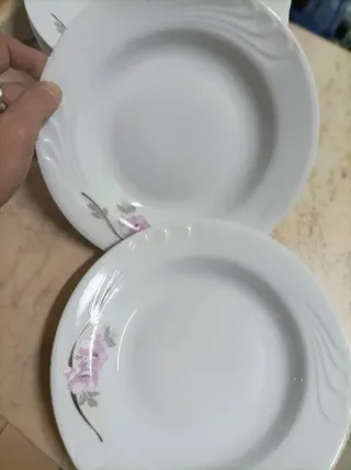 6 piatti piani e 2 fondi Lubiana