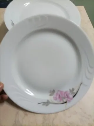 6 piatti piani e 2 fondi Lubiana