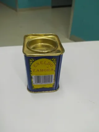 Lata antigua de especias