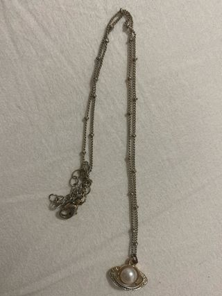 Collar con perla y brillantes, no se la marca