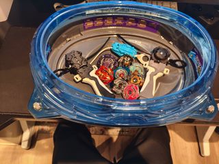 Estadio Beyblade + Peonzas