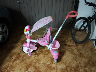 Triciclo infantil rosa con toldo