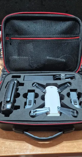 Dron DJI Spark blanco y marrón