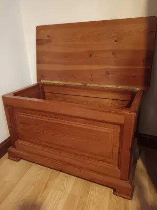 Baúl de madera maciza