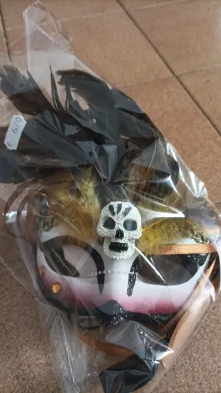 3 Antifaces/Máscaras con calavera y plumas