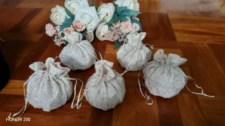 Set 5 sacchetti porta gioie in stoffa beige