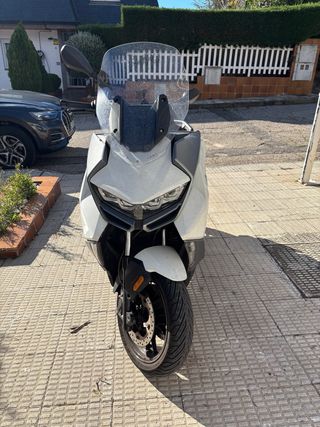 BMW 400GT Maxiscooter Automática Año 2022 27.000km