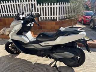 BMW 400GT Maxiscooter Automática Año 2022 27.000km