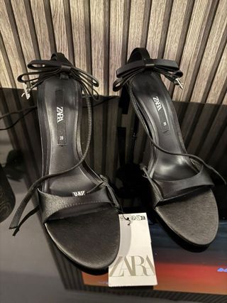 Zapatos de tacón Zara negros talla 39