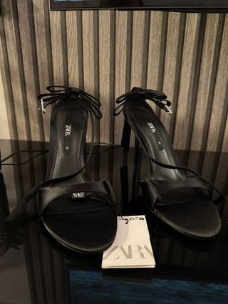 Zapatos de tacón Zara negros talla 39