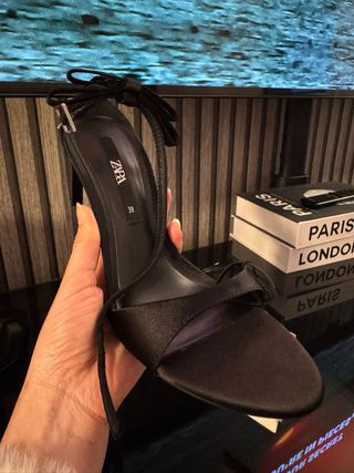 Zapatos de tacón Zara negros talla 39