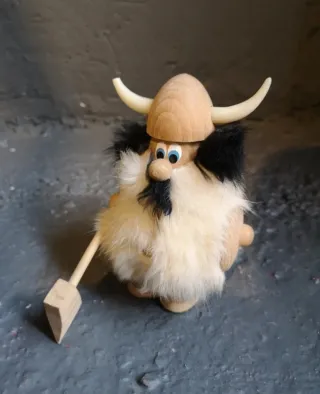 Juguetes antiguos vikingos de madera