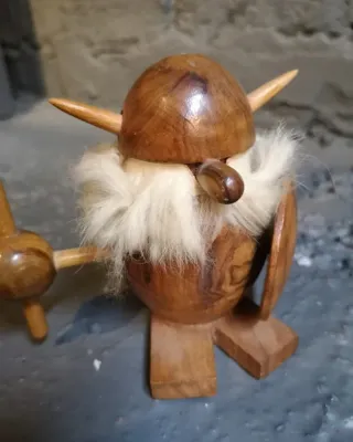 Juguetes antiguos vikingos de madera