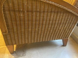 Pareja de butacas de madera y mimbre