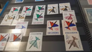 Lote sellos antiguos y catálogos