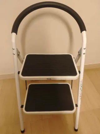 Escalera plegable 2 peldaños