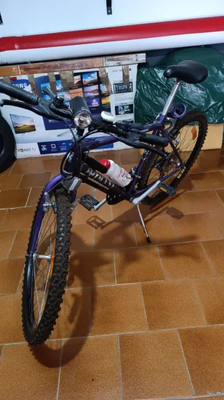 Bicicleta 26 en perfecto estado , con accesorios.