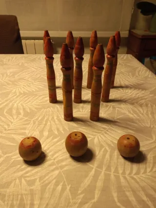 Joc de bitlles antic, de fusta