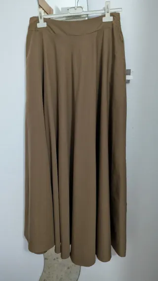 Falda larga marrón vuelo