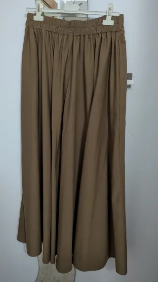 Falda larga marrón vuelo