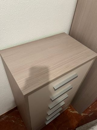 Cómoda 6 cajones beige y marrón
