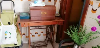 Máquina de coser Alfa antigua