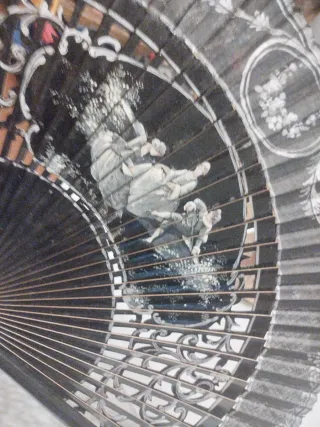 Antiguo abanico de peral pintado a mano