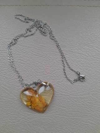 Collana con pendente cuore resina e bocciolo rosa