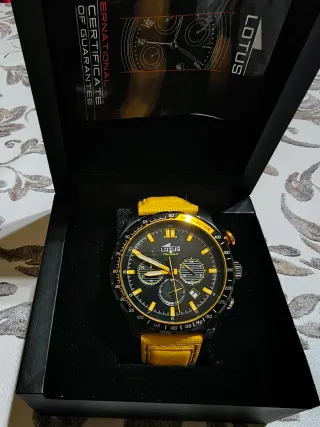 Reloj Lotus Cronógrafo Negro y Amarillo